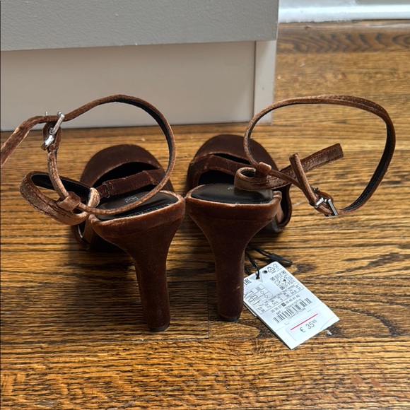 Elegant Brown Women's Heels - Picture 5 of 6